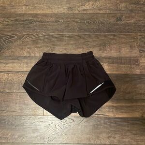 Lululemon black 2.5 Hotty hots